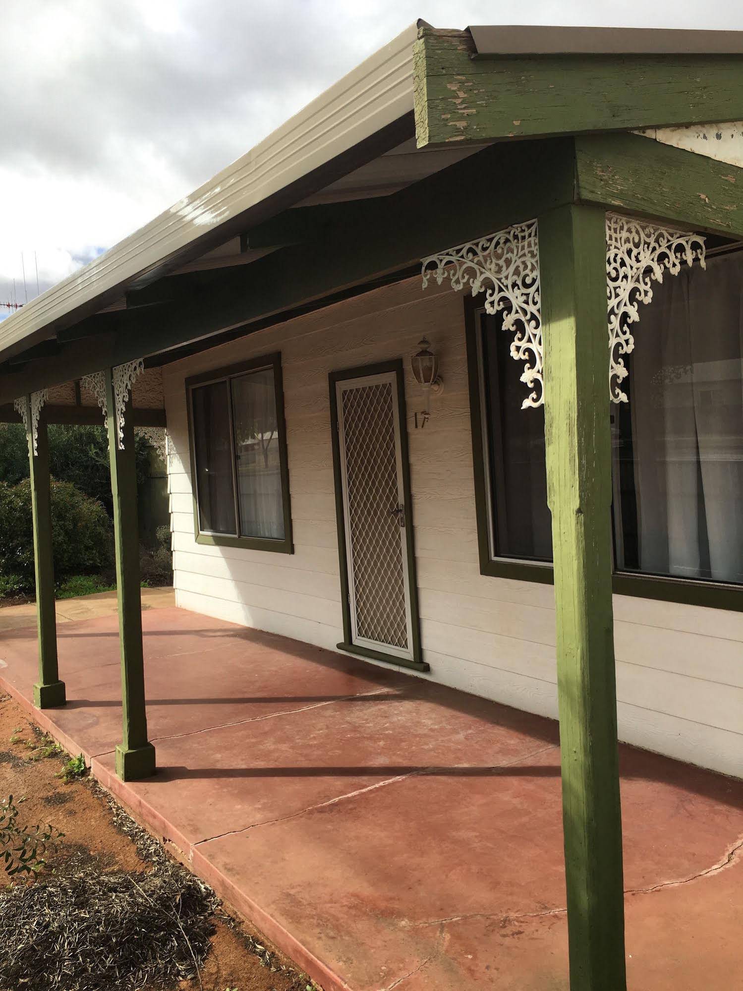 Away Cottages Broken Hill