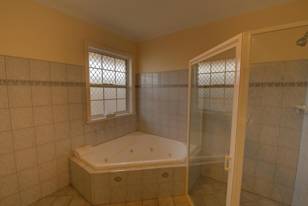 Charles Rasp Motor Inn & Cottages Broken Hill