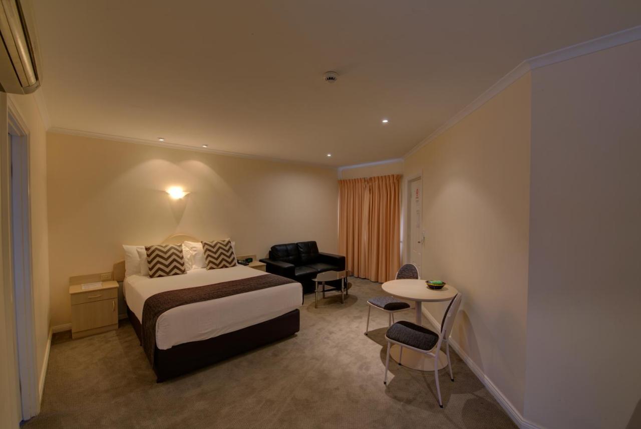 Charles Rasp Motor Inn & Cottages Broken Hill
