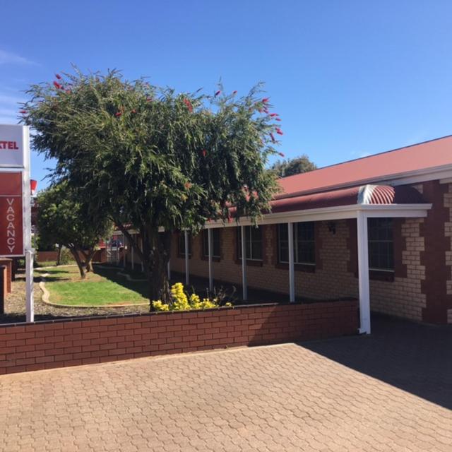 Charles Rasp Motor Inn & Cottages Broken Hill