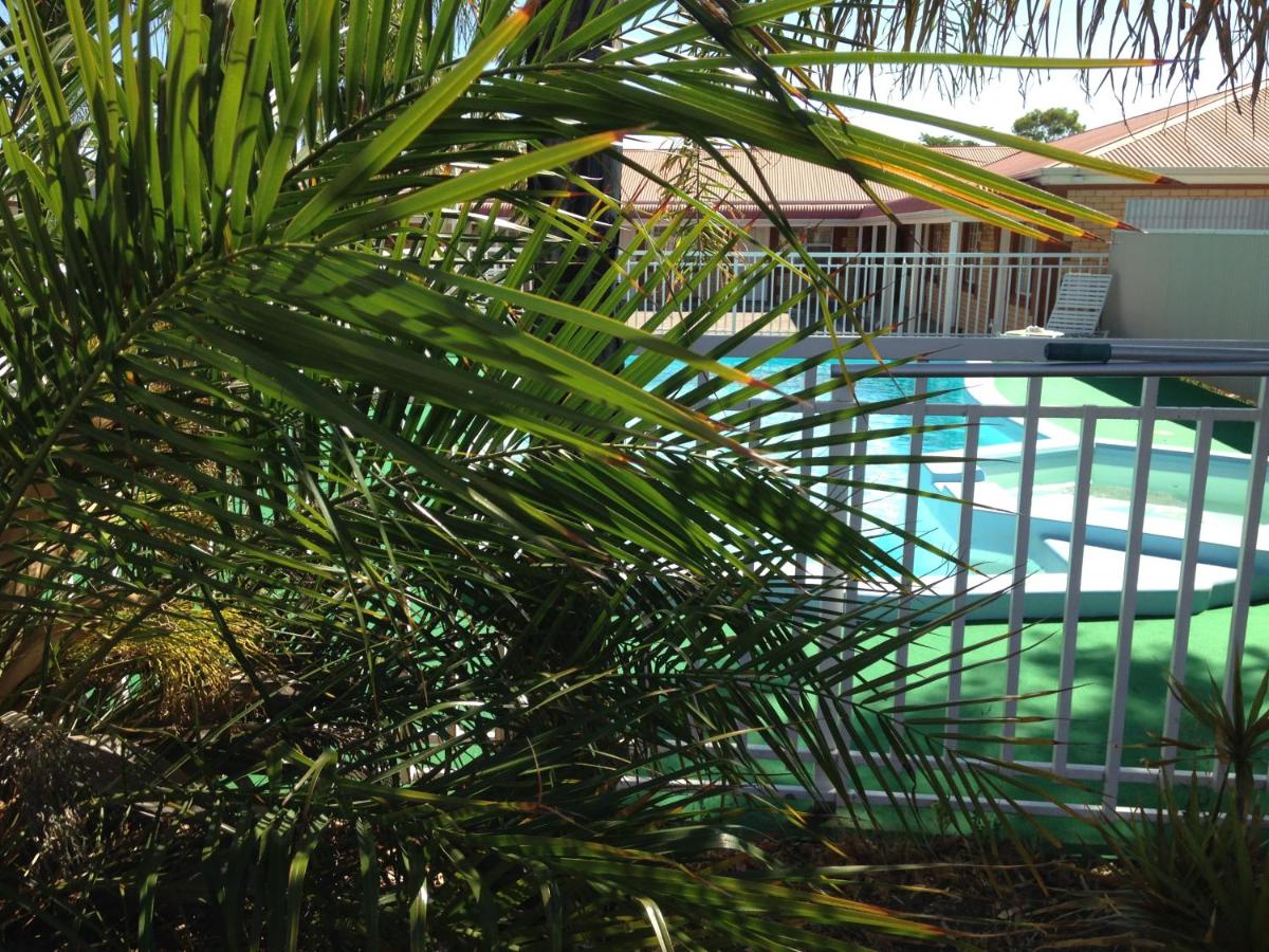 Charles Rasp Motor Inn & Cottages Broken Hill