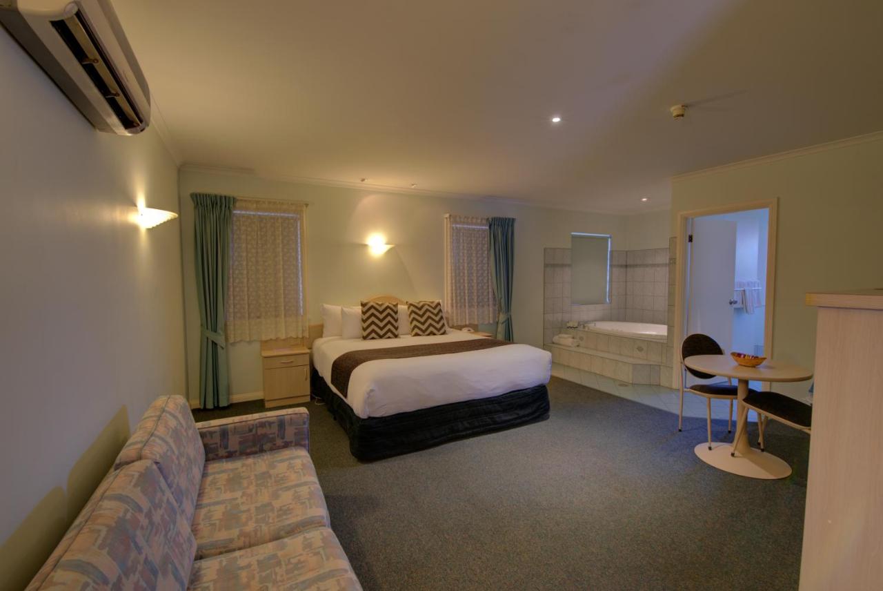 Charles Rasp Motor Inn & Cottages Broken Hill