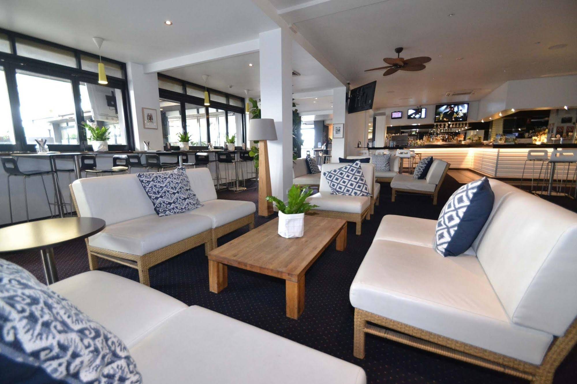 Crossroads Hotel