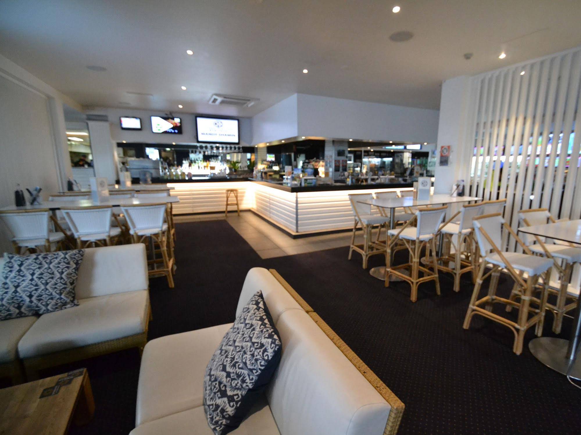 Crossroads Hotel