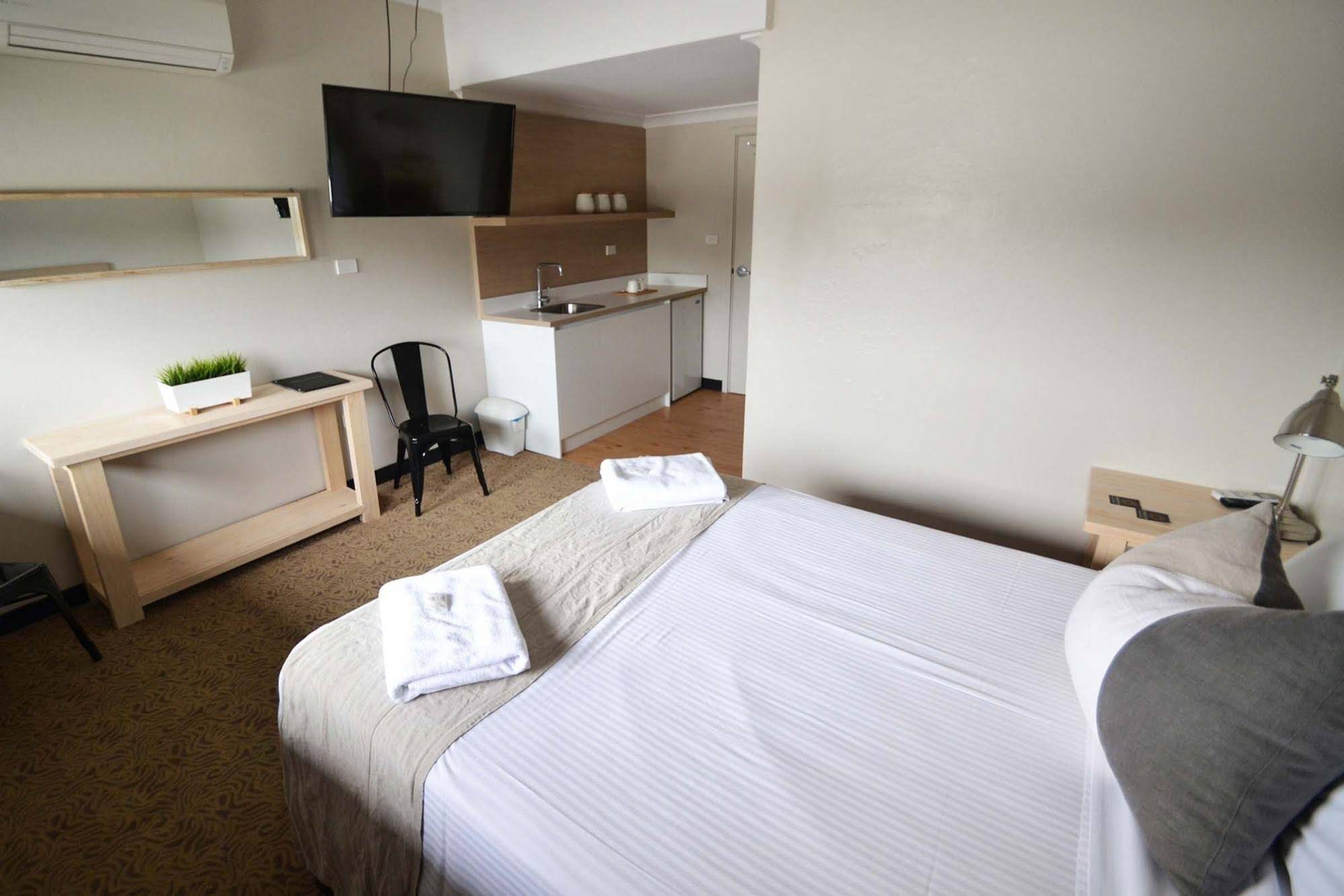 Crossroads Hotel