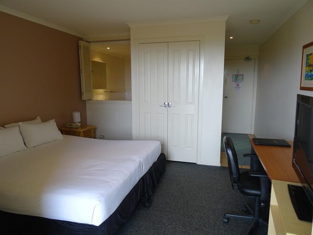 Aqualuna Beach Resort