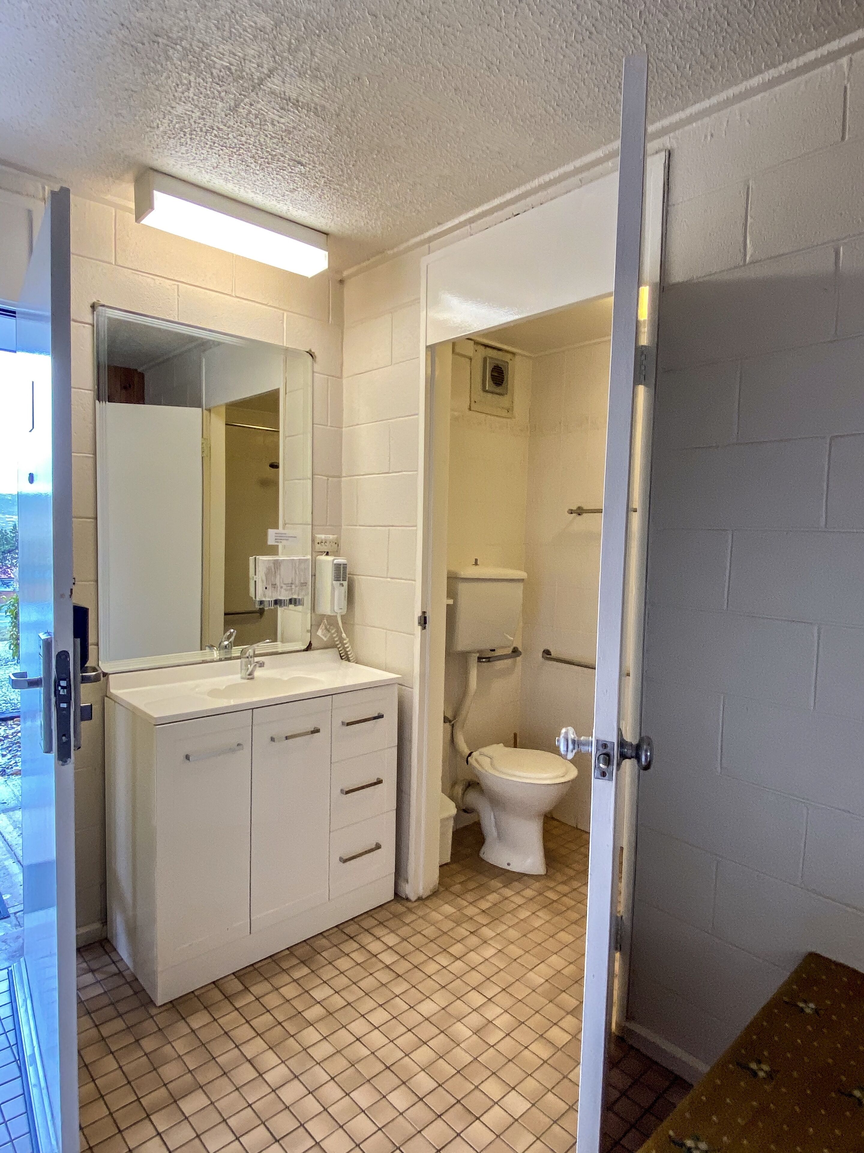 Snow Season Motor Inn