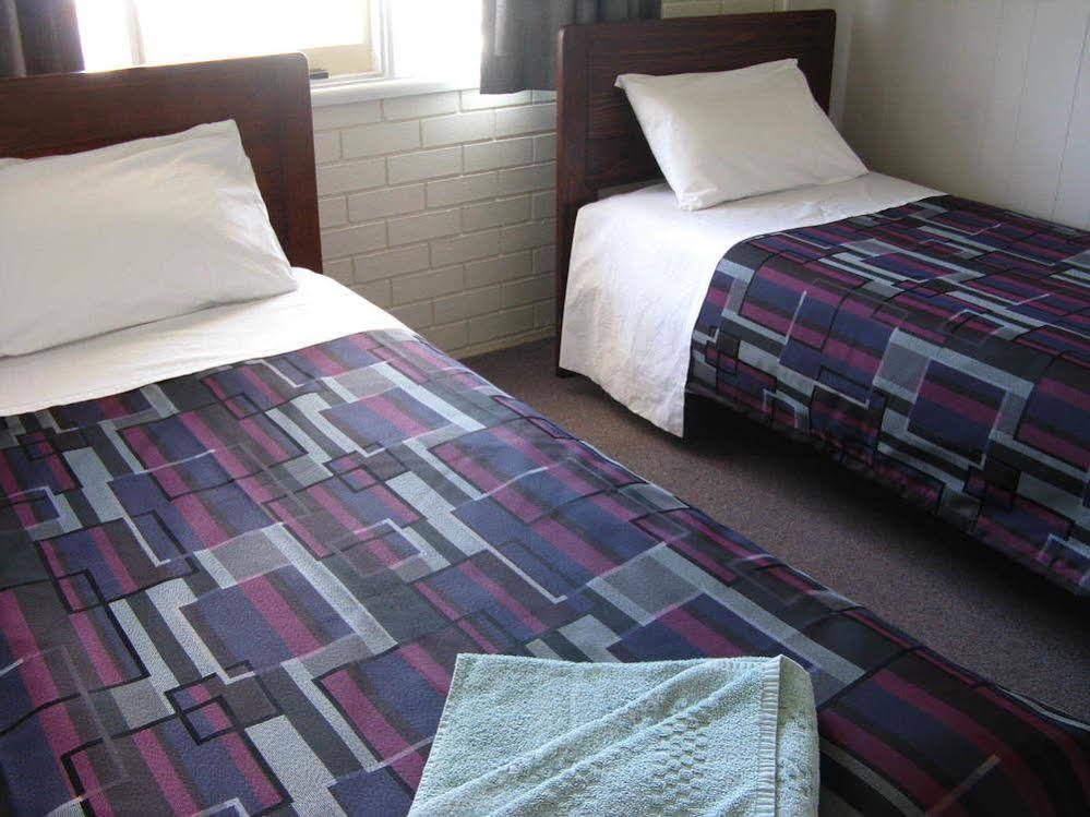 White Manor Motel
