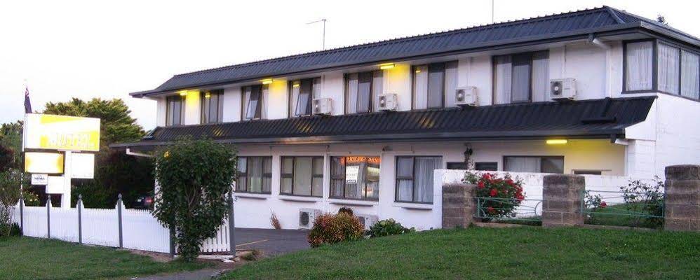 White Manor Motel