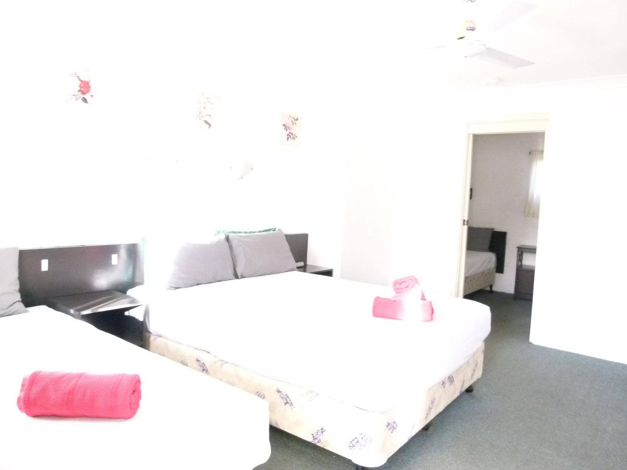 Azalea Motel