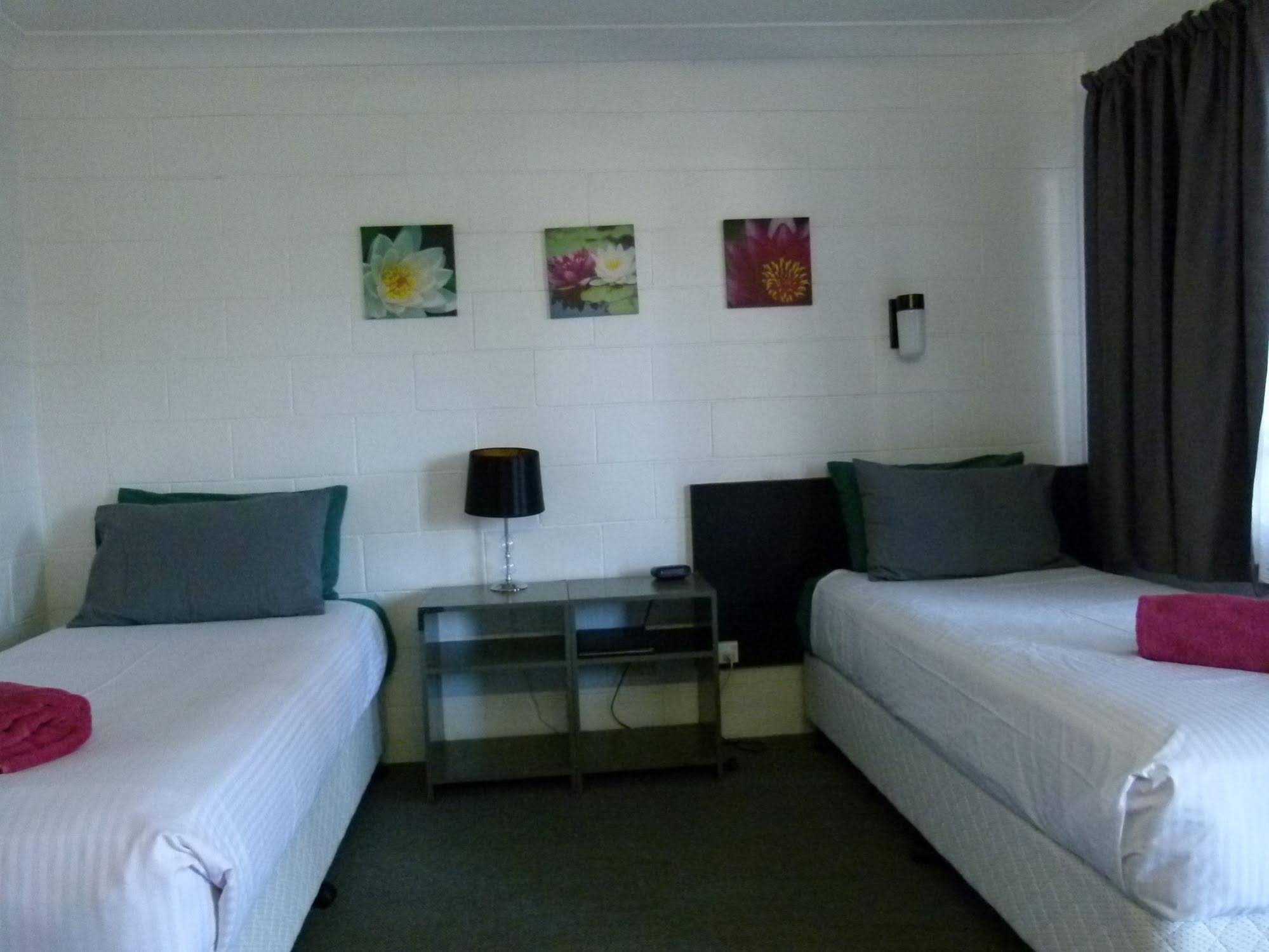 Azalea Motel