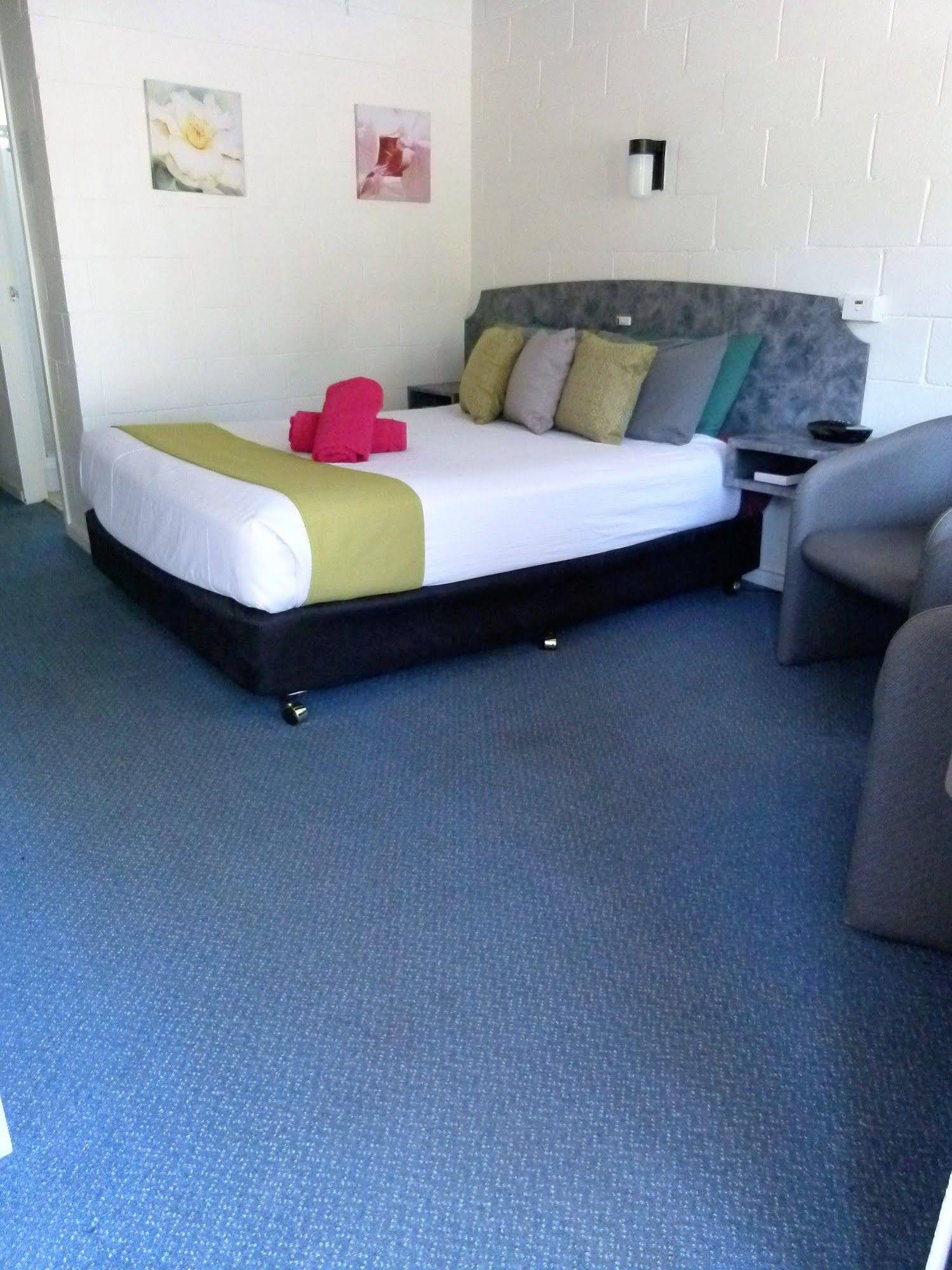 Azalea Motel