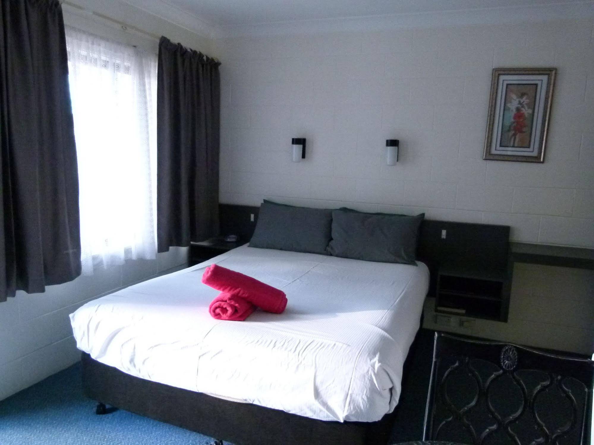 Azalea Motel