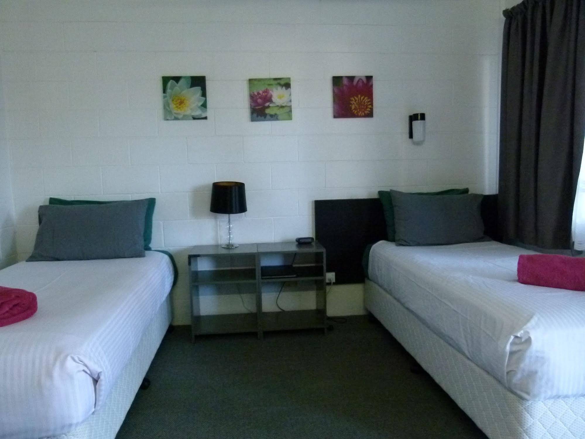 Azalea Motel