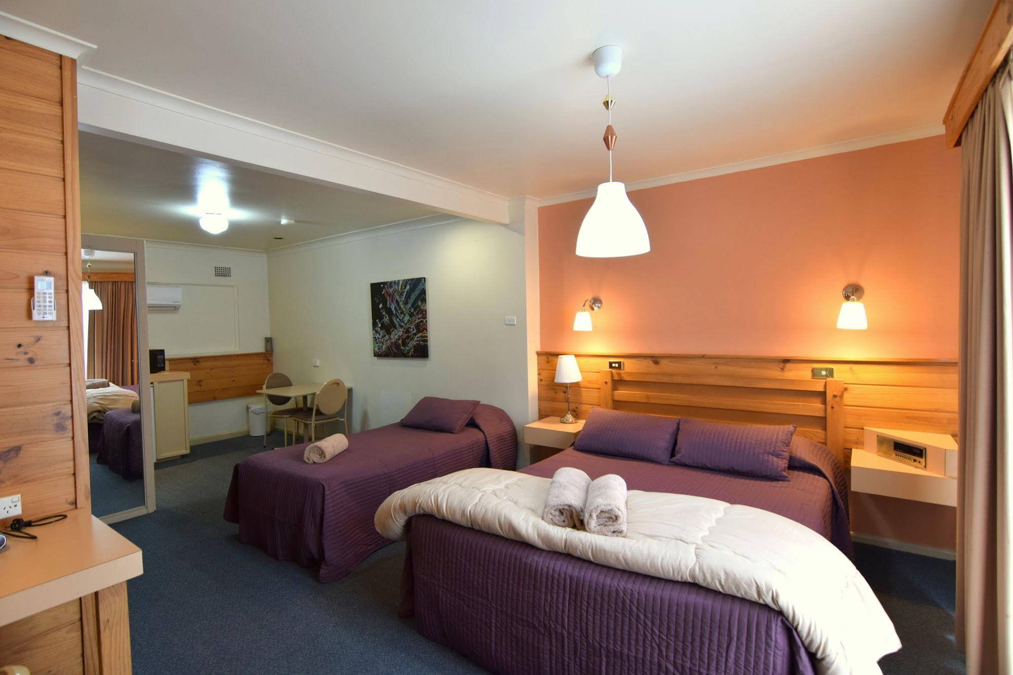 Country Comfort Cowra Countryman Motor Inn