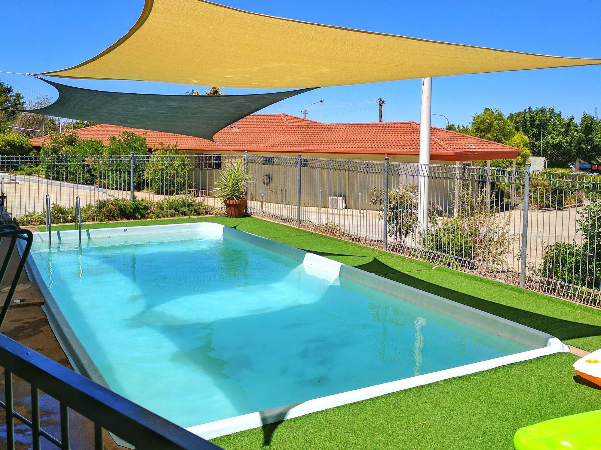 Country Comfort Cowra Countryman Motor Inn