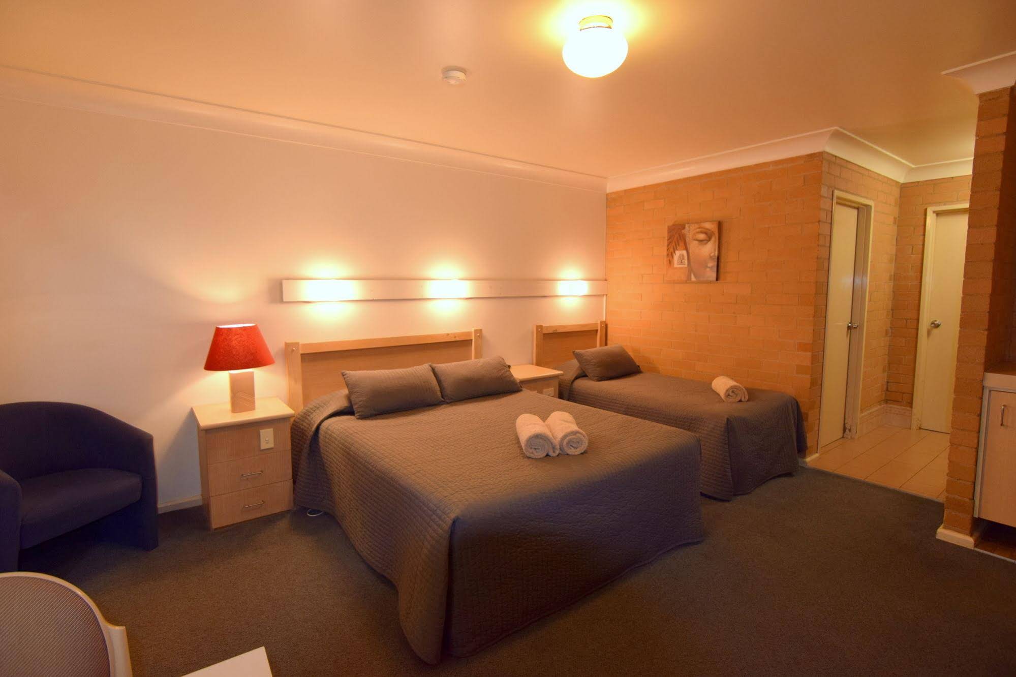 Country Comfort Cowra Countryman Motor Inn