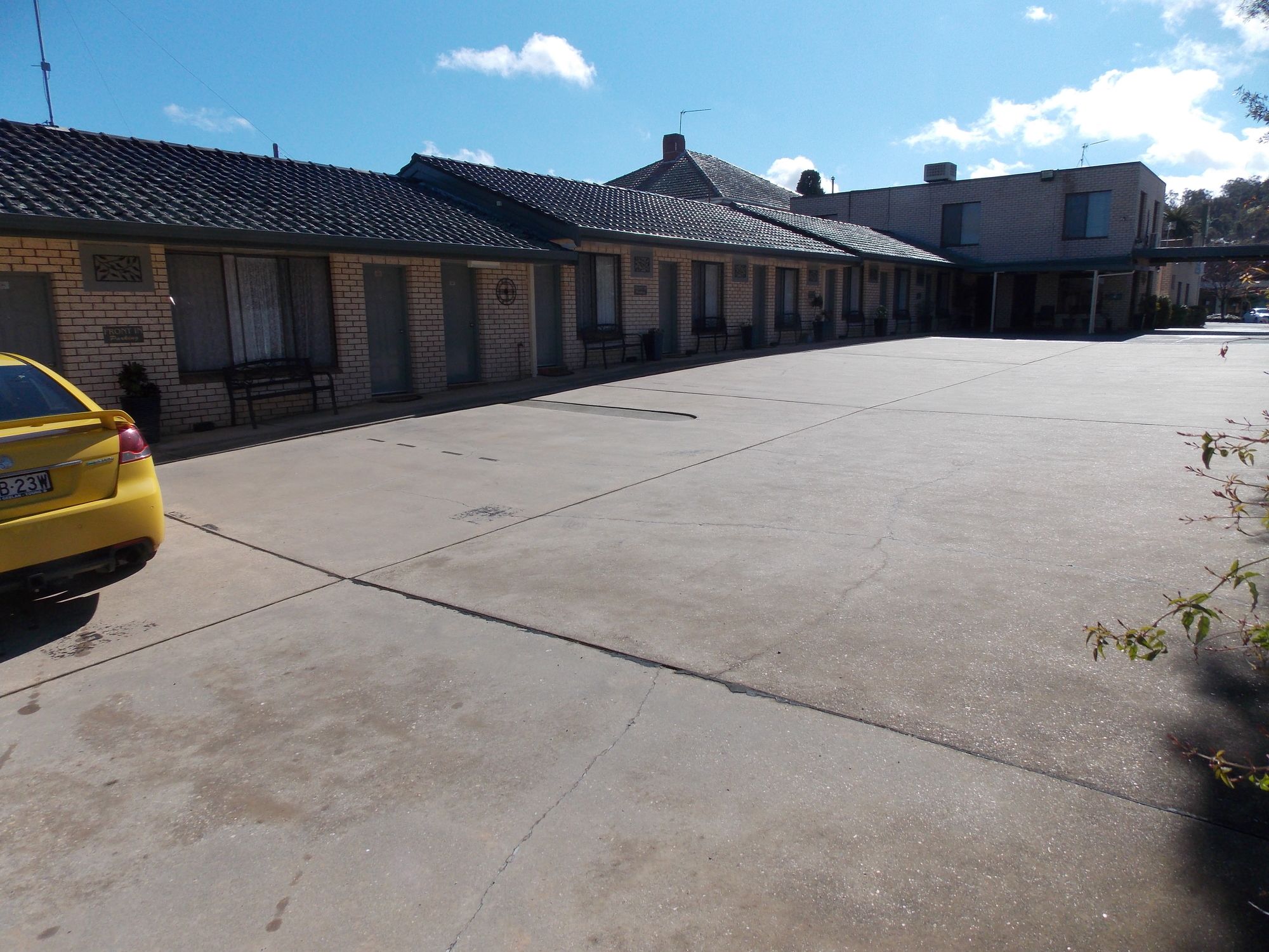 Cowra Crest Motel