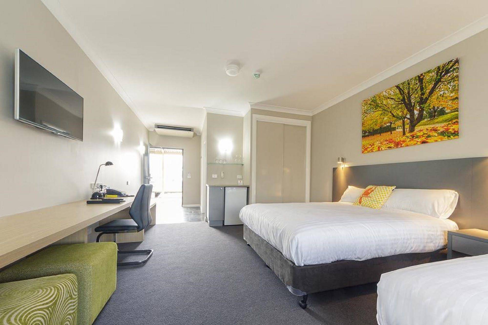 Cowra Services Club Motel