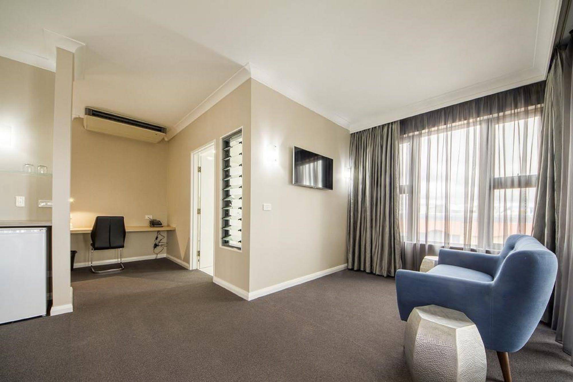 Cowra Services Club Motel