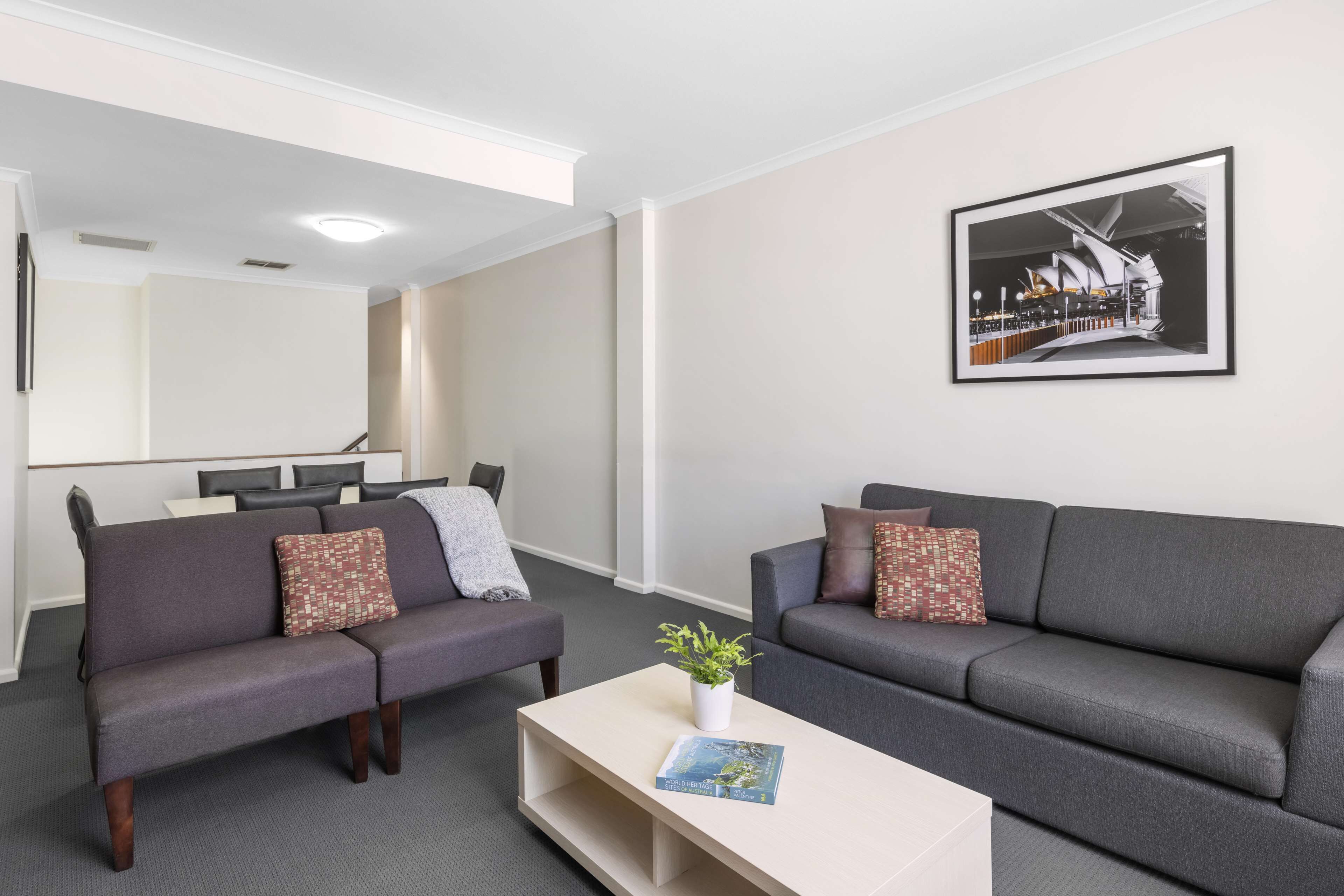 Oaks Sydney Goldsbrough Suites