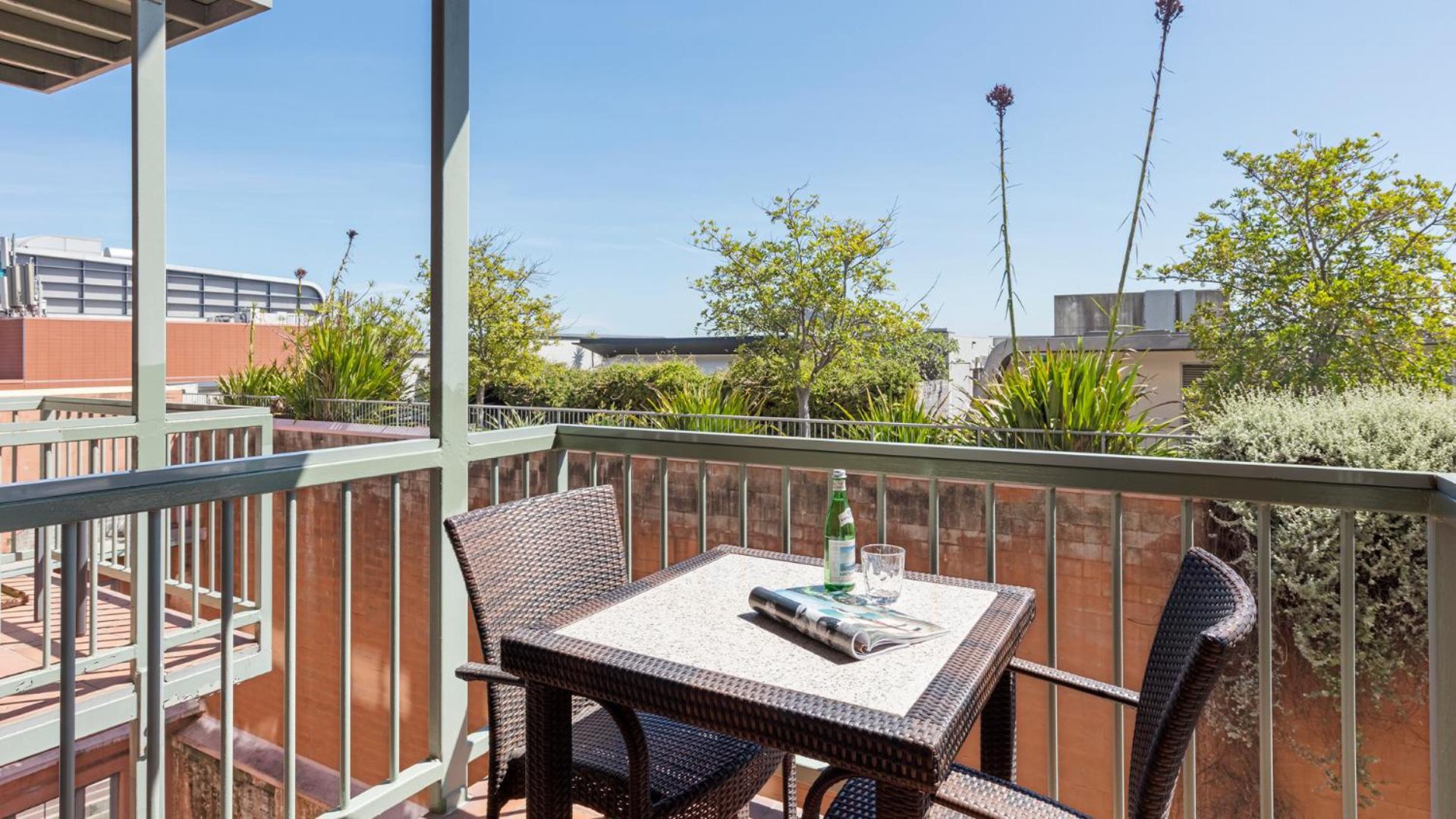 Oaks Sydney Goldsbrough Suites