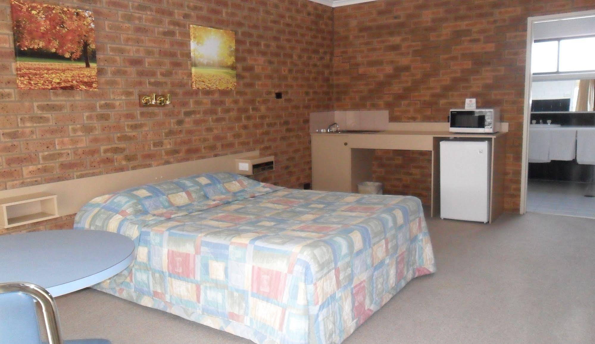 Settlement Motor Inn