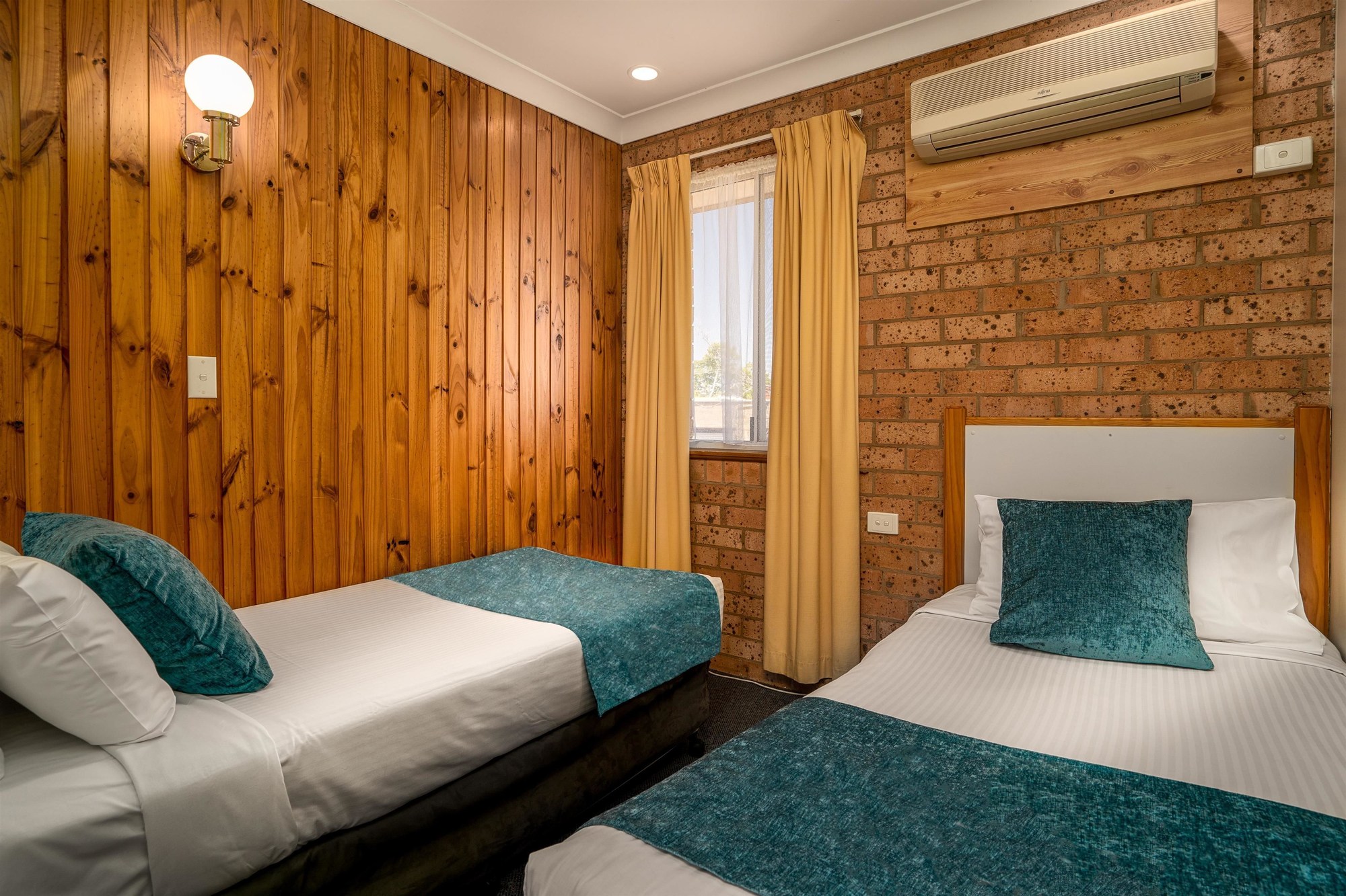 SureStay Hotel by Best Western Blue Diamond Motor Inn