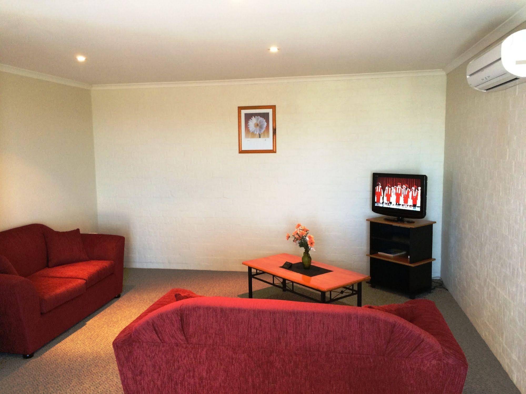 Heritage House Motel & Units