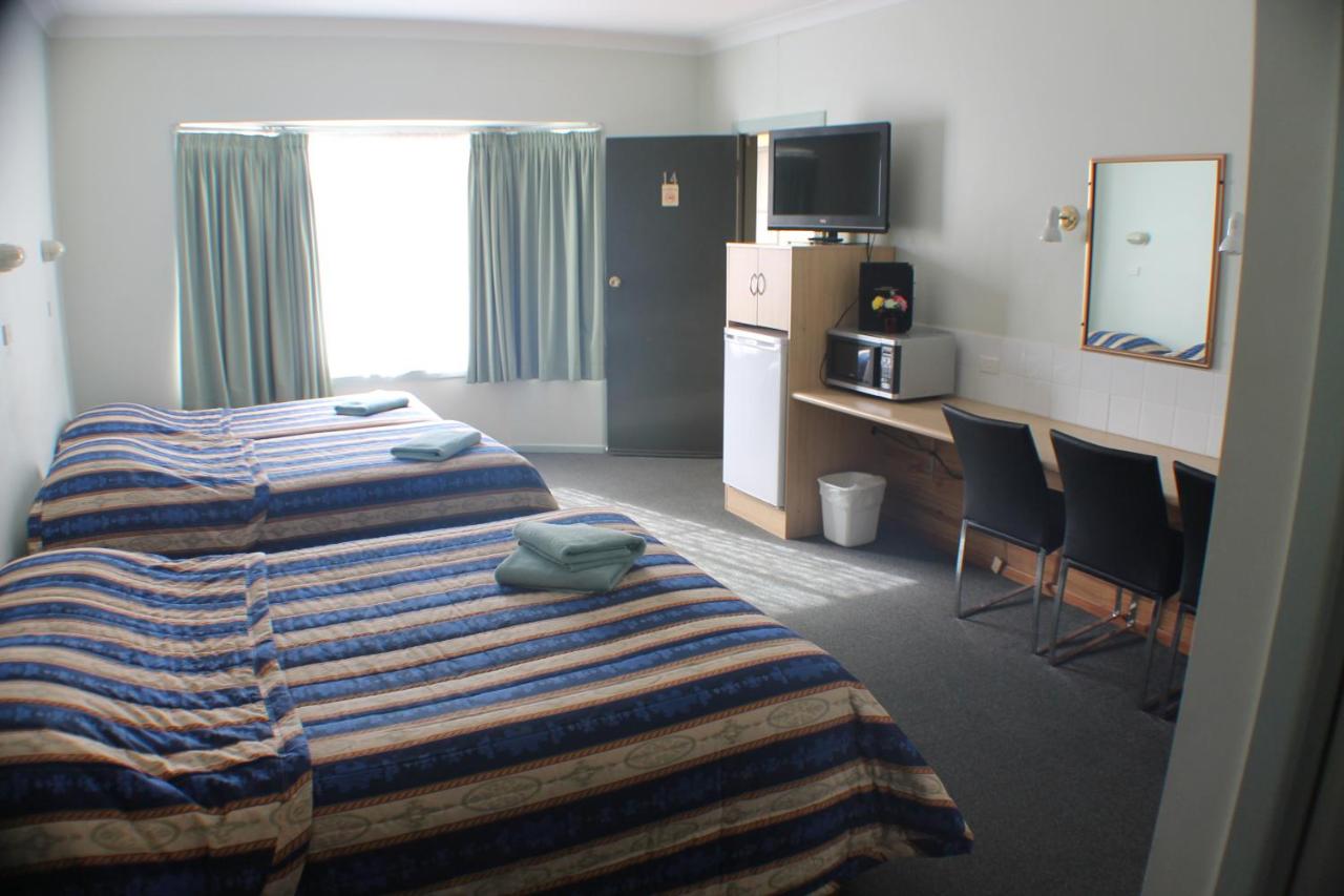 Lake Forbes Motel