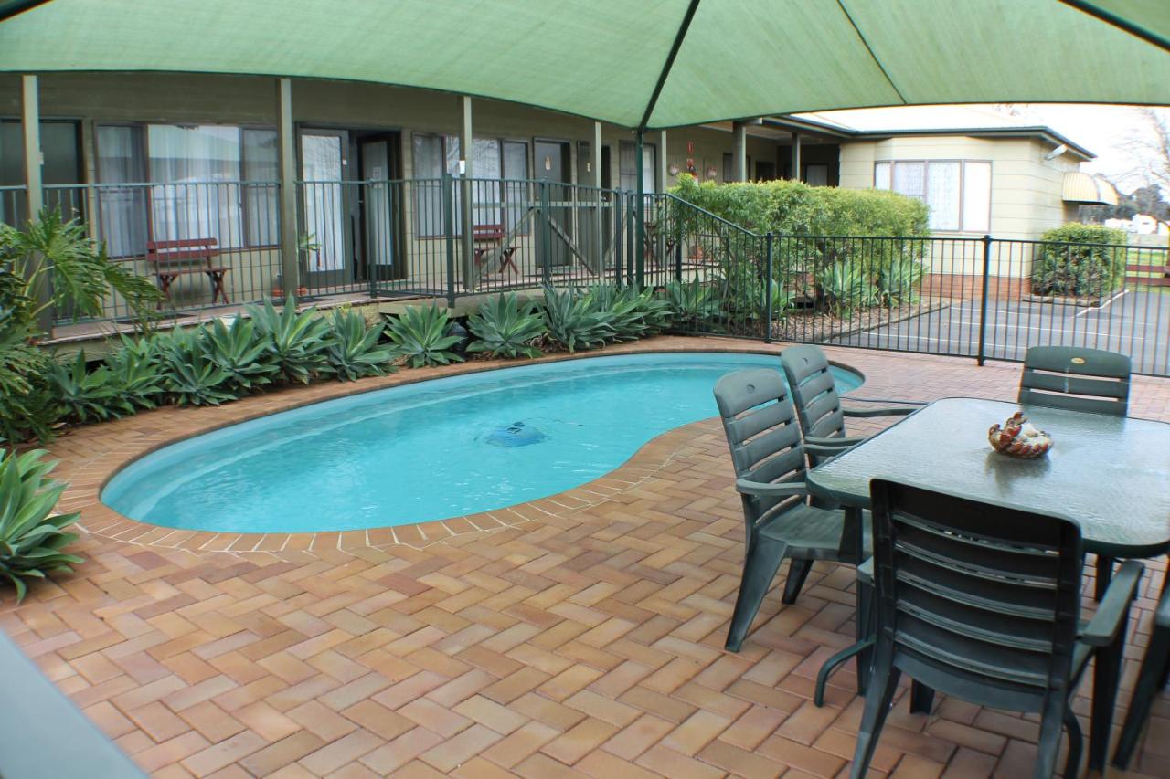 Lake Forbes Motel