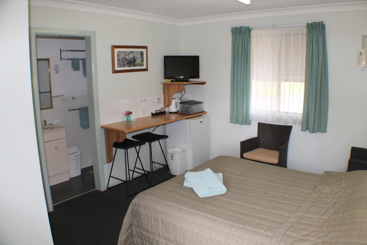 Lake Forbes Motel