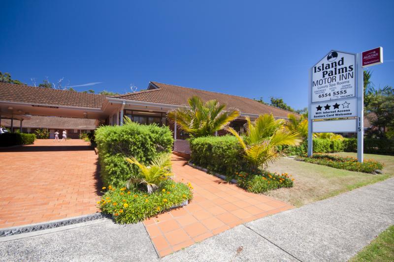 Island Palms Motor Inn