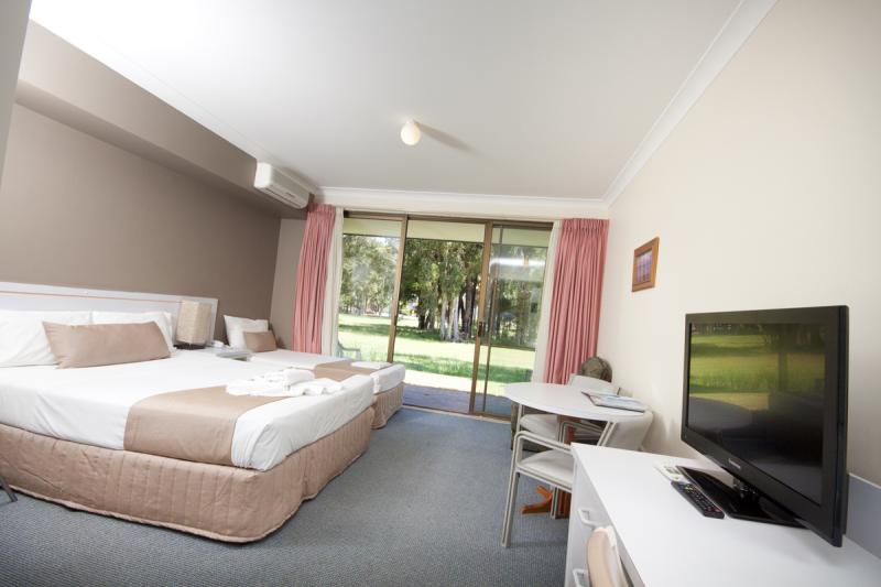 Island Palms Motor Inn