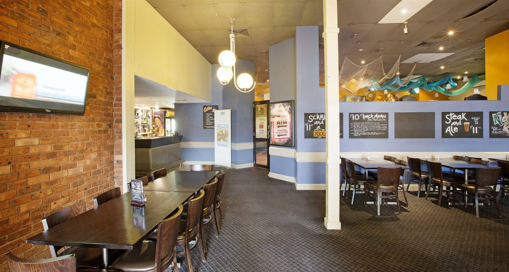 Parkway Hotel