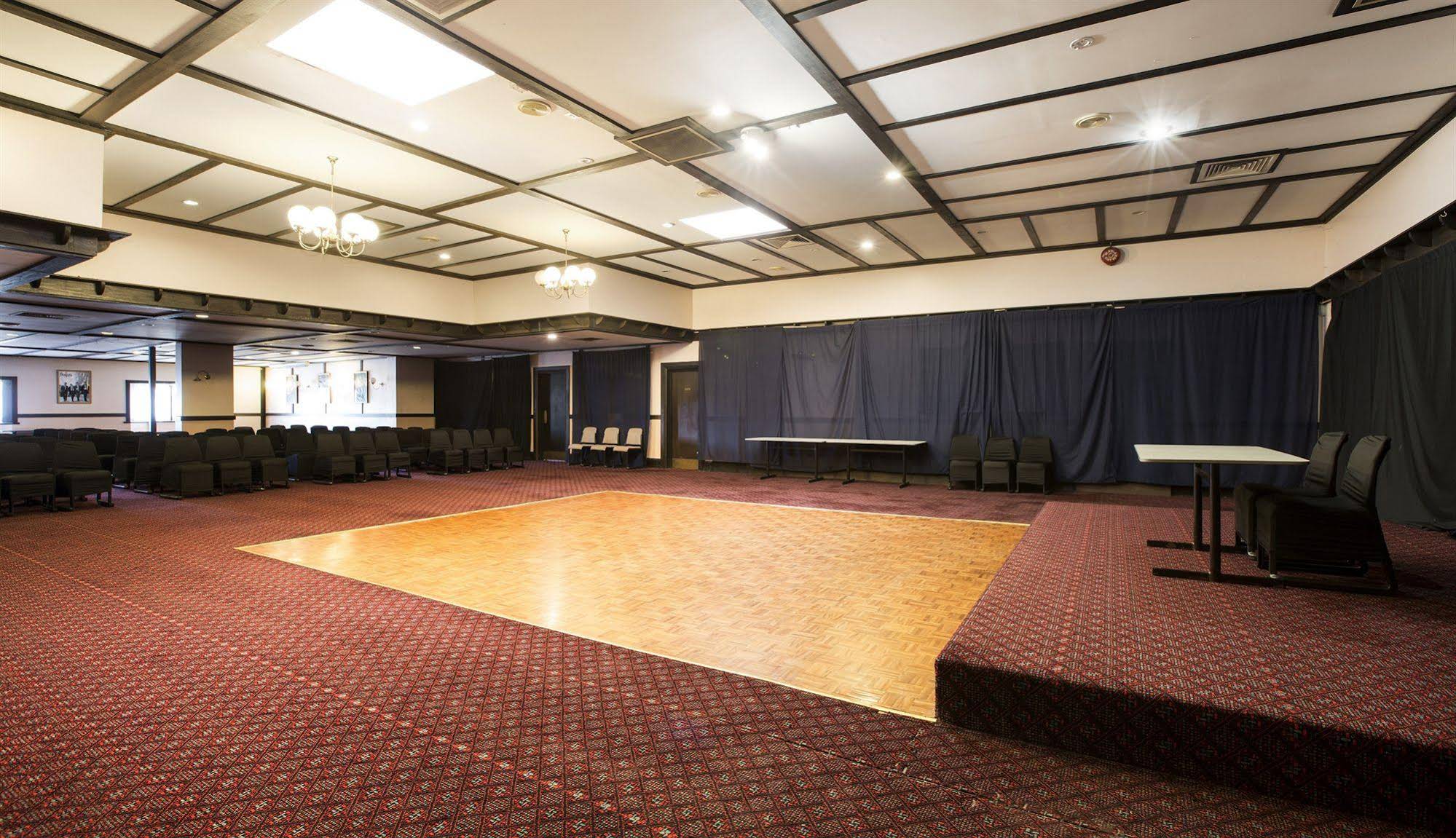 Parkway Hotel