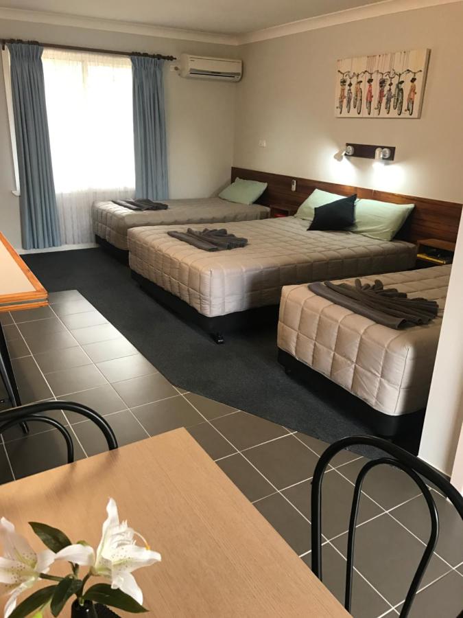 Castlereagh Motor Inn