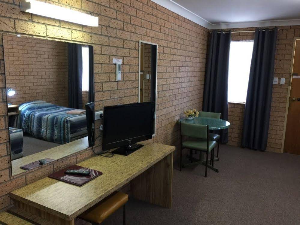 Three Ways Motel