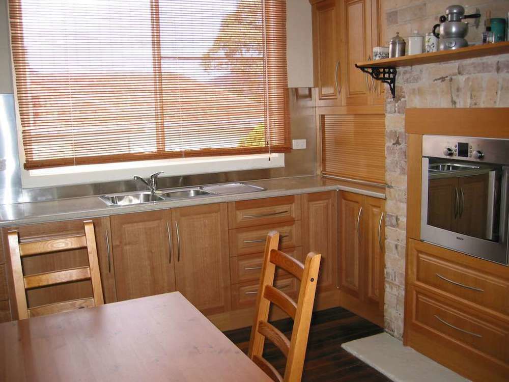 16 Gregson Silky Oaks