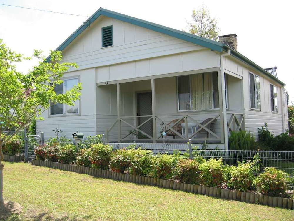 16 Gregson Silky Oaks