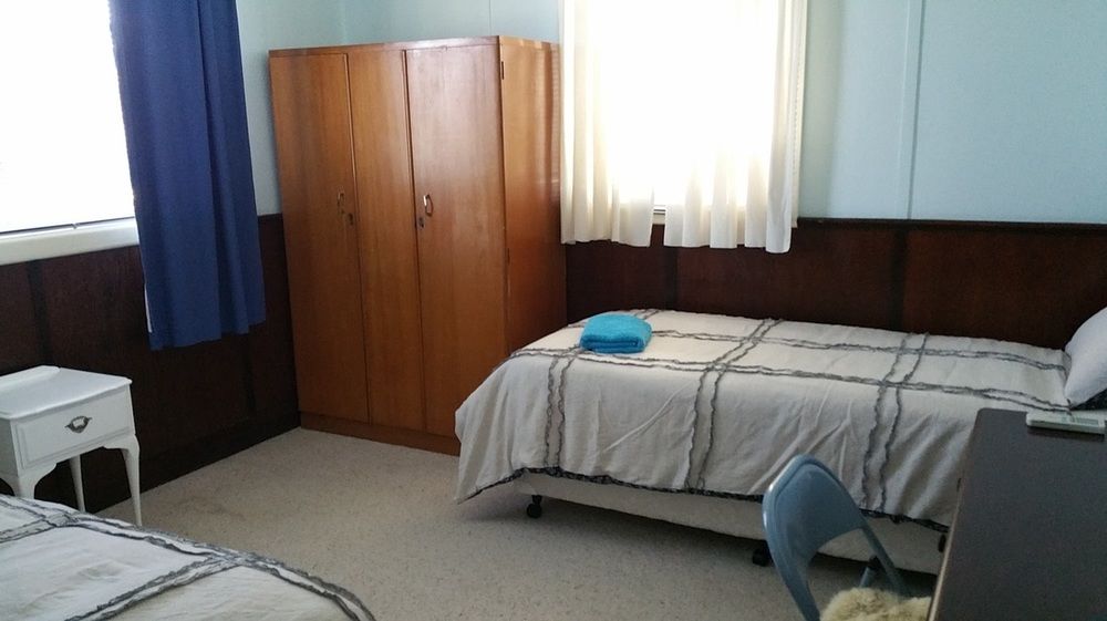 16 Gregson Silky Oaks