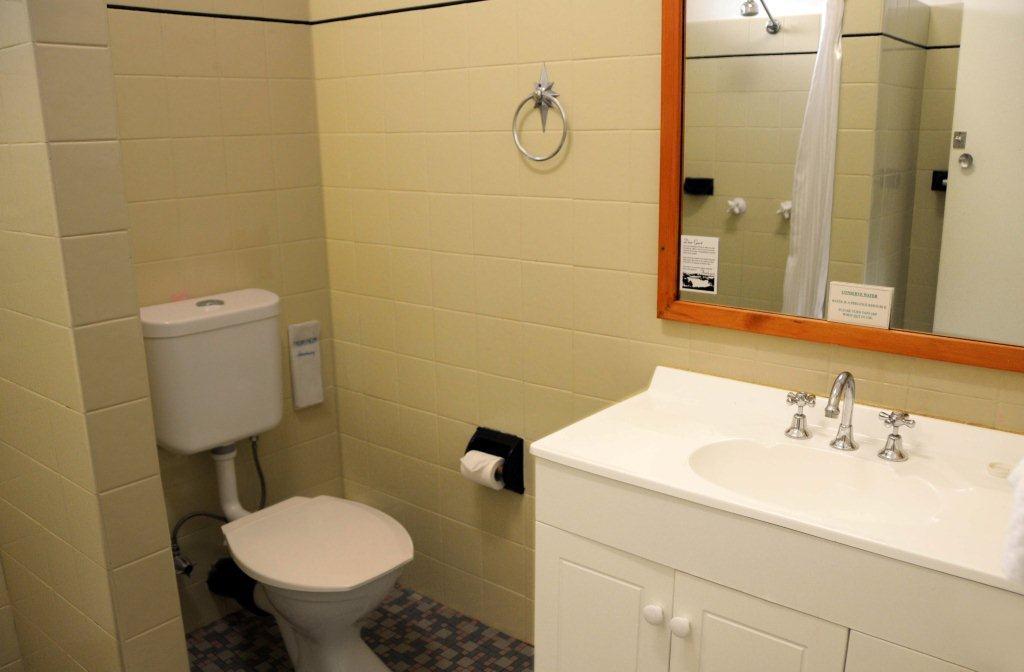 Buketts Way Motel and Restaurant