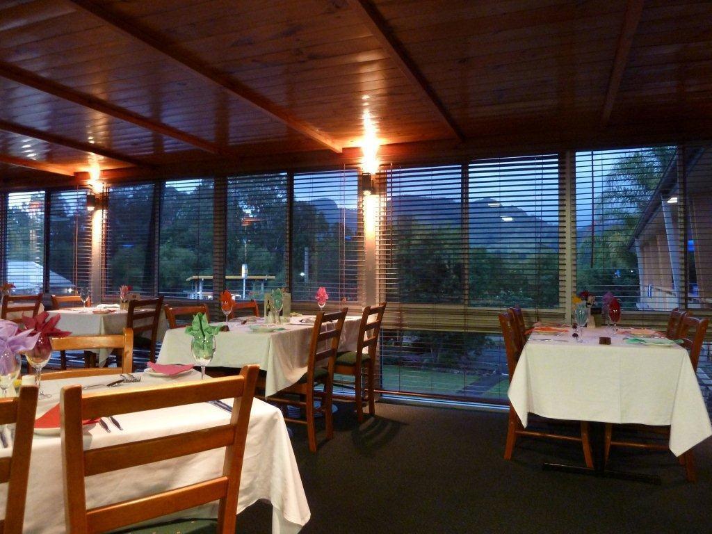 Buketts Way Motel and Restaurant