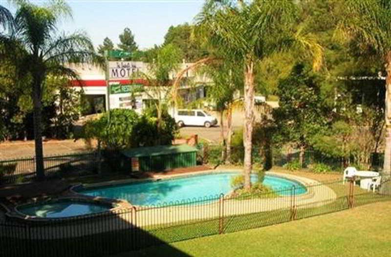 Buketts Way Motel and Restaurant