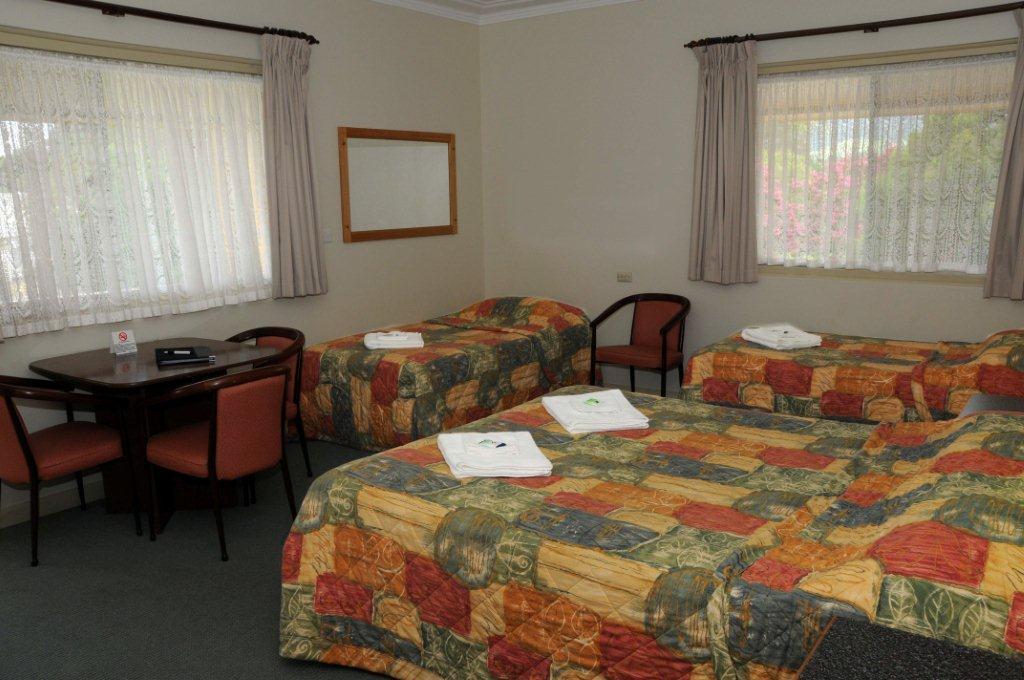 Buketts Way Motel and Restaurant