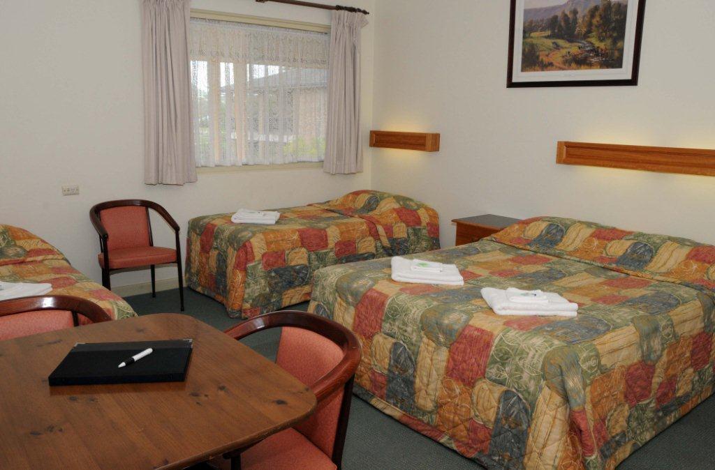 Buketts Way Motel and Restaurant