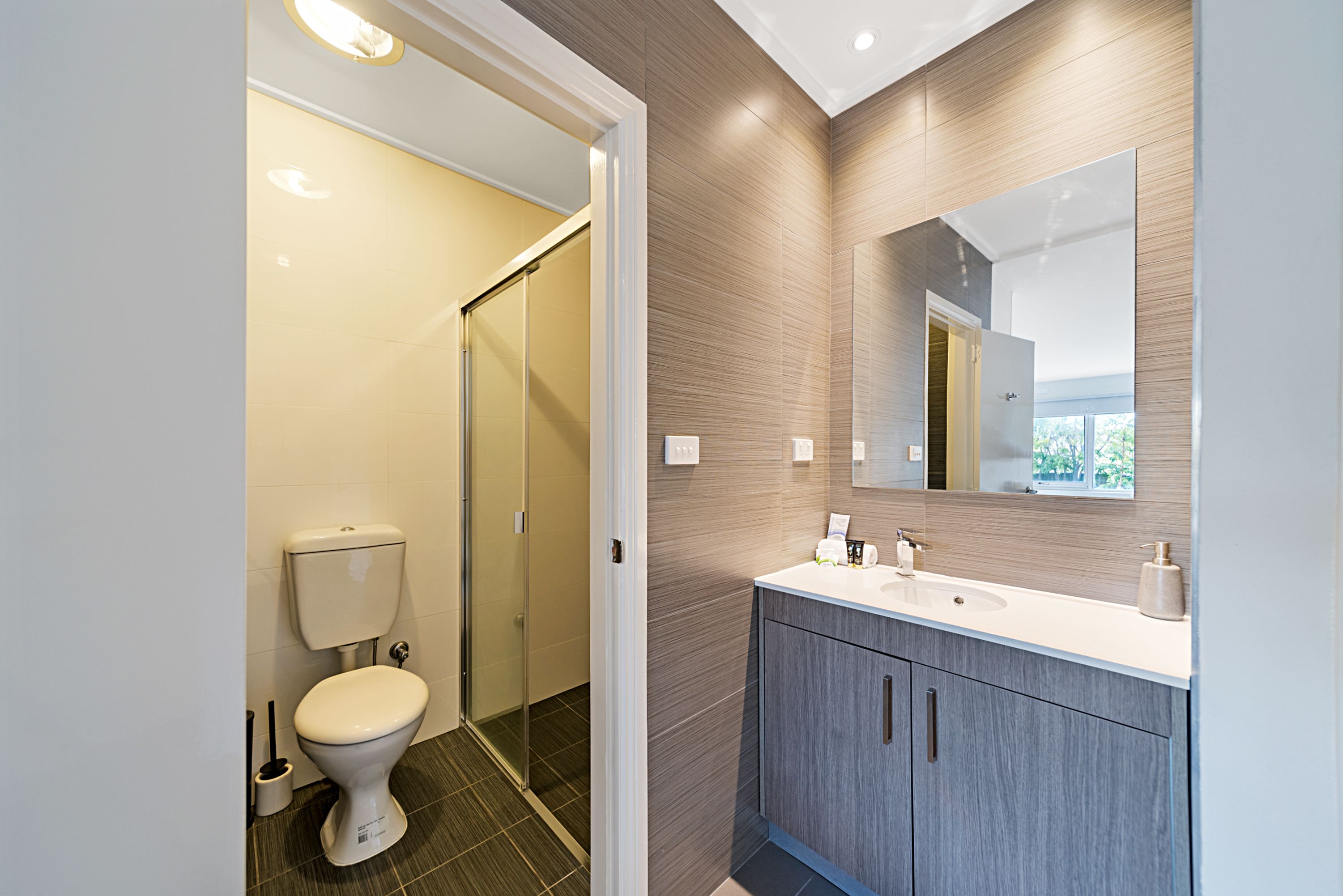 Carlton Suites