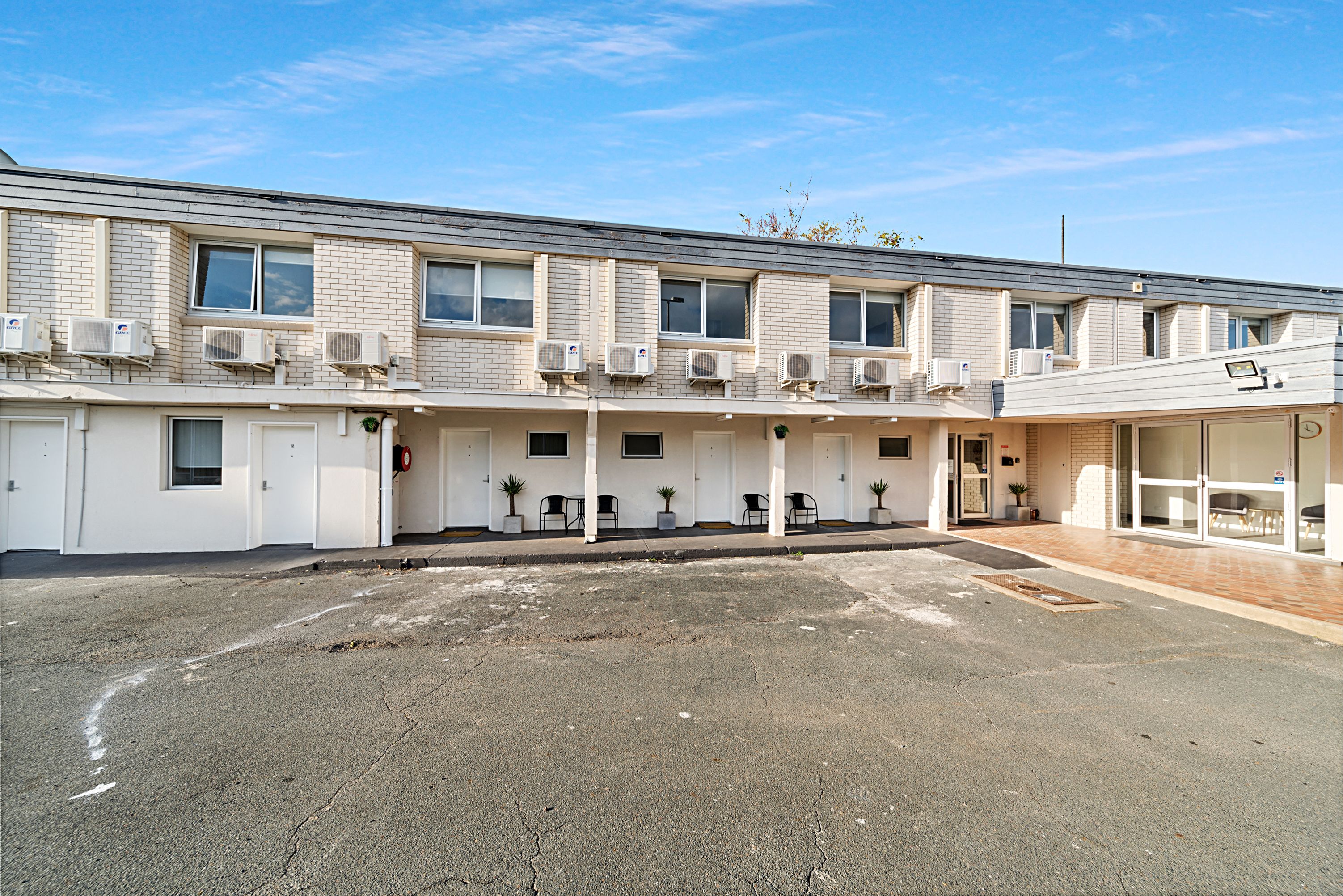Carlton Suites