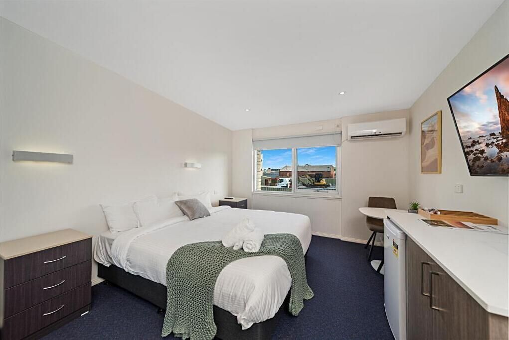 Carlton Suites