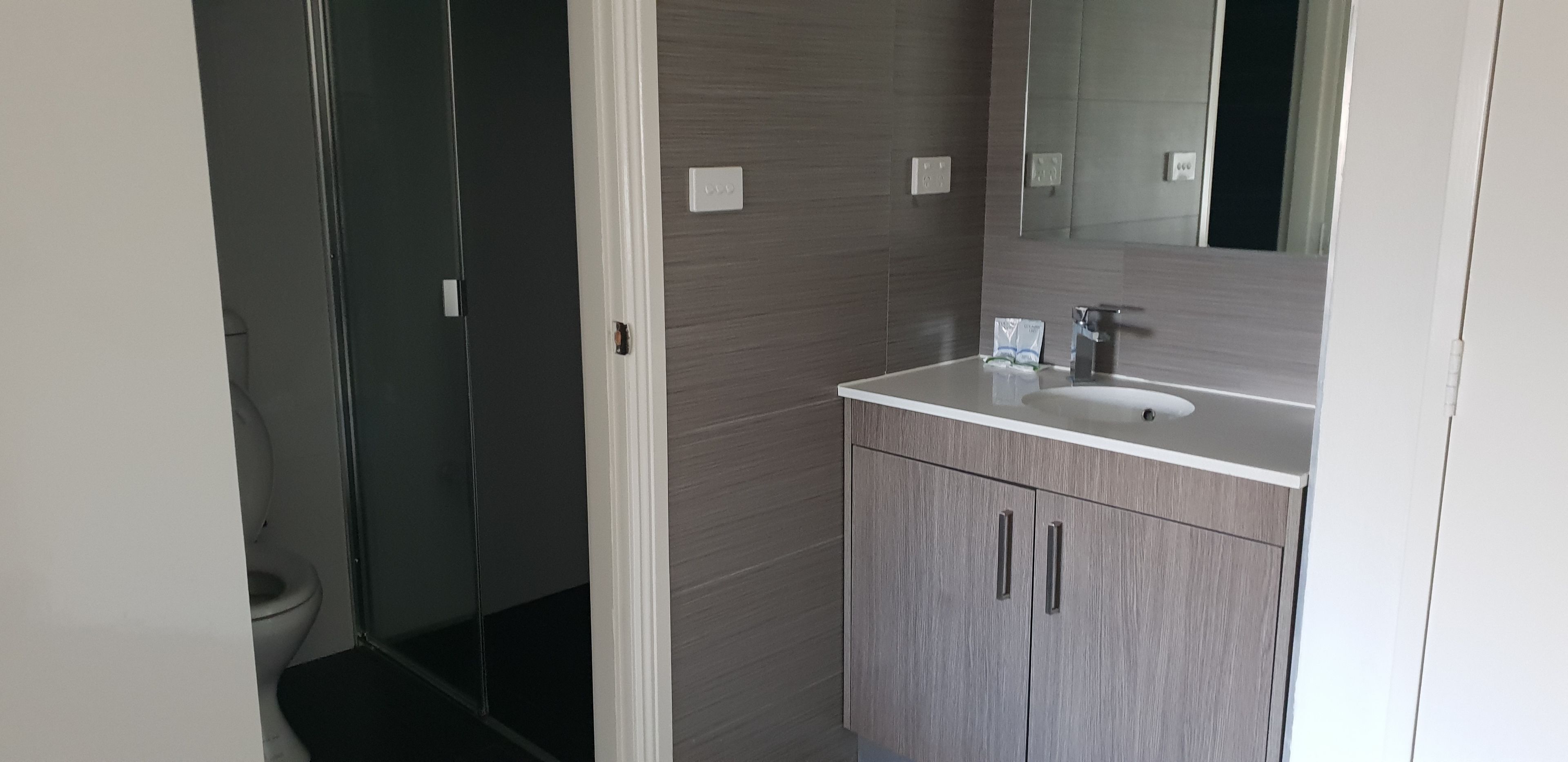 Carlton Suites